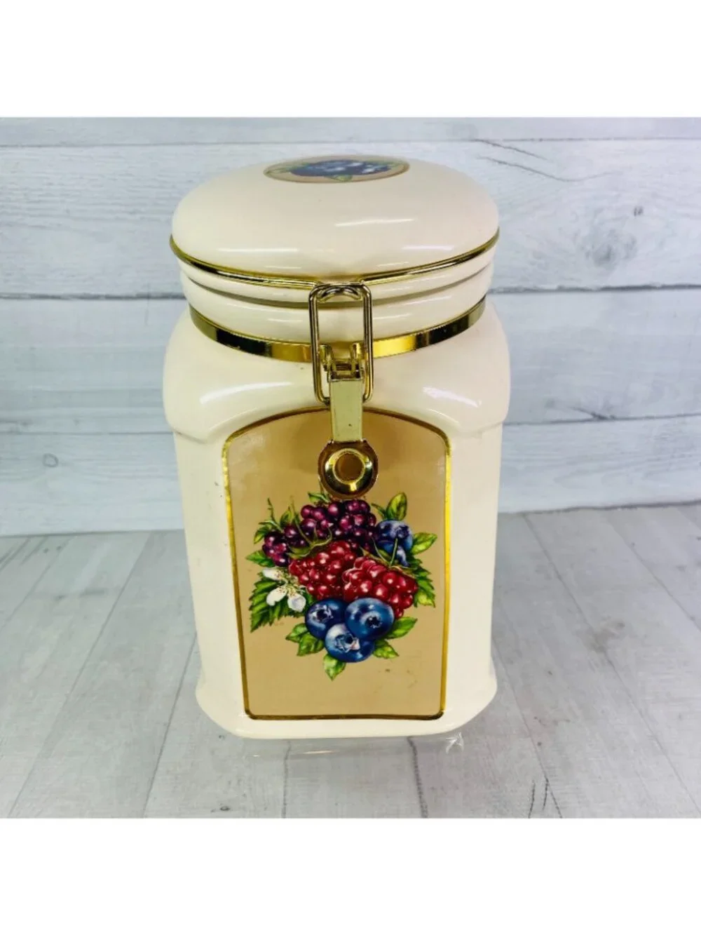 Knott's Berry Farm STRAWBERRY BLUEBERRIES Floral Ceramic Ivory 10
